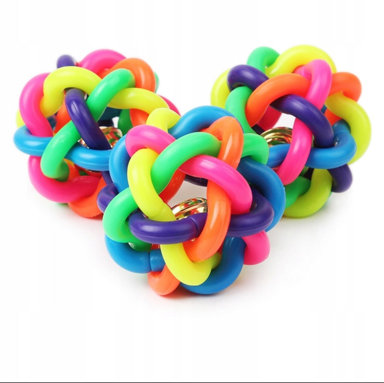Fargerik hundeball i slitesterk gummi – 8,5 cm
Interaktiv tyggeleke med innebygd bjelle, laget av trygg og fleksibel gummi. Perfekt for apportlek og mental stimulering. Tilgjengelig i flere farger.