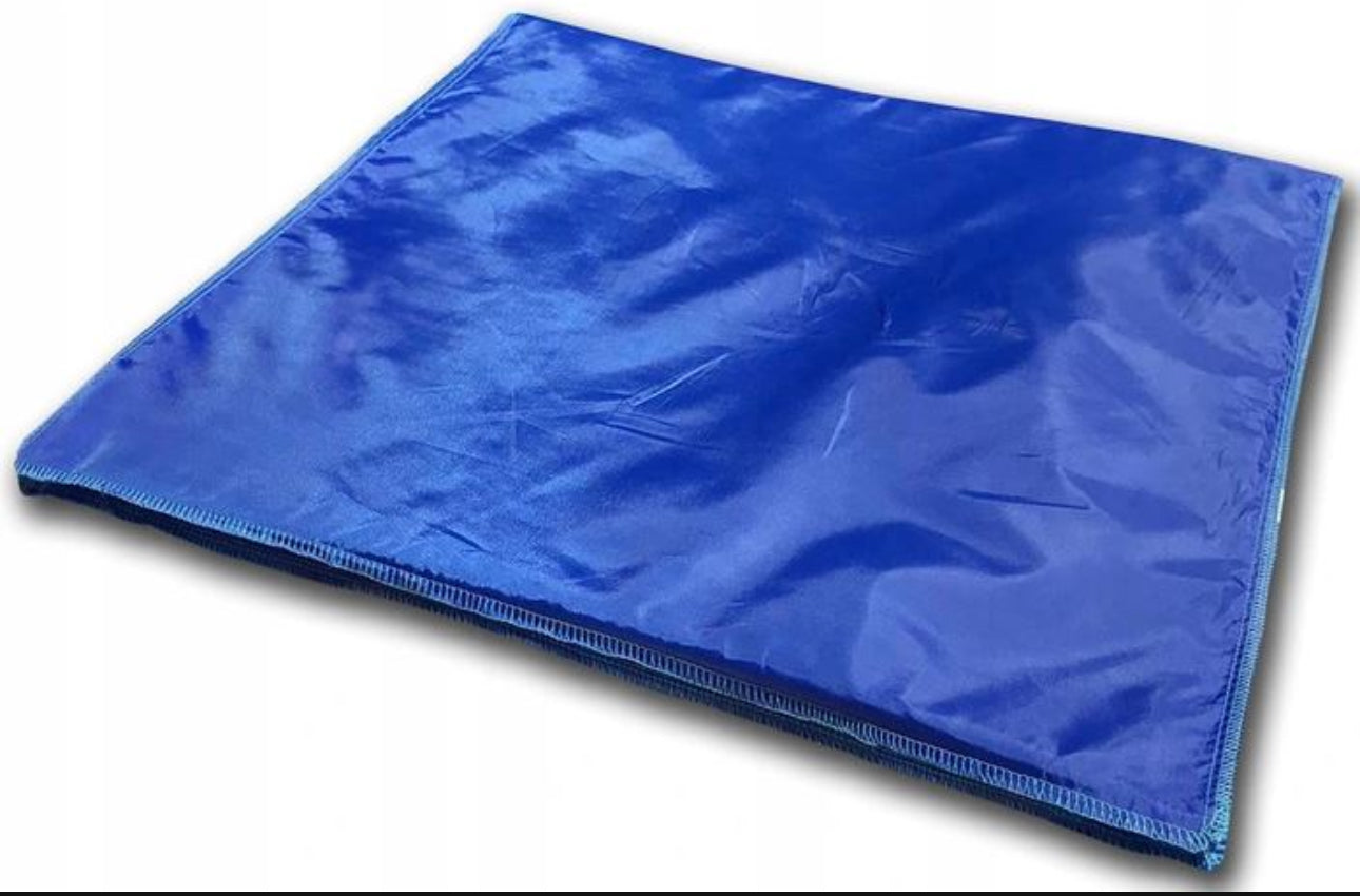 Kjølematte for hund og katt 110x70 cm i blått polyester med medisinsk gel, sammenleggbar og vannavstøtende – perfekt for sommerens varme dager.