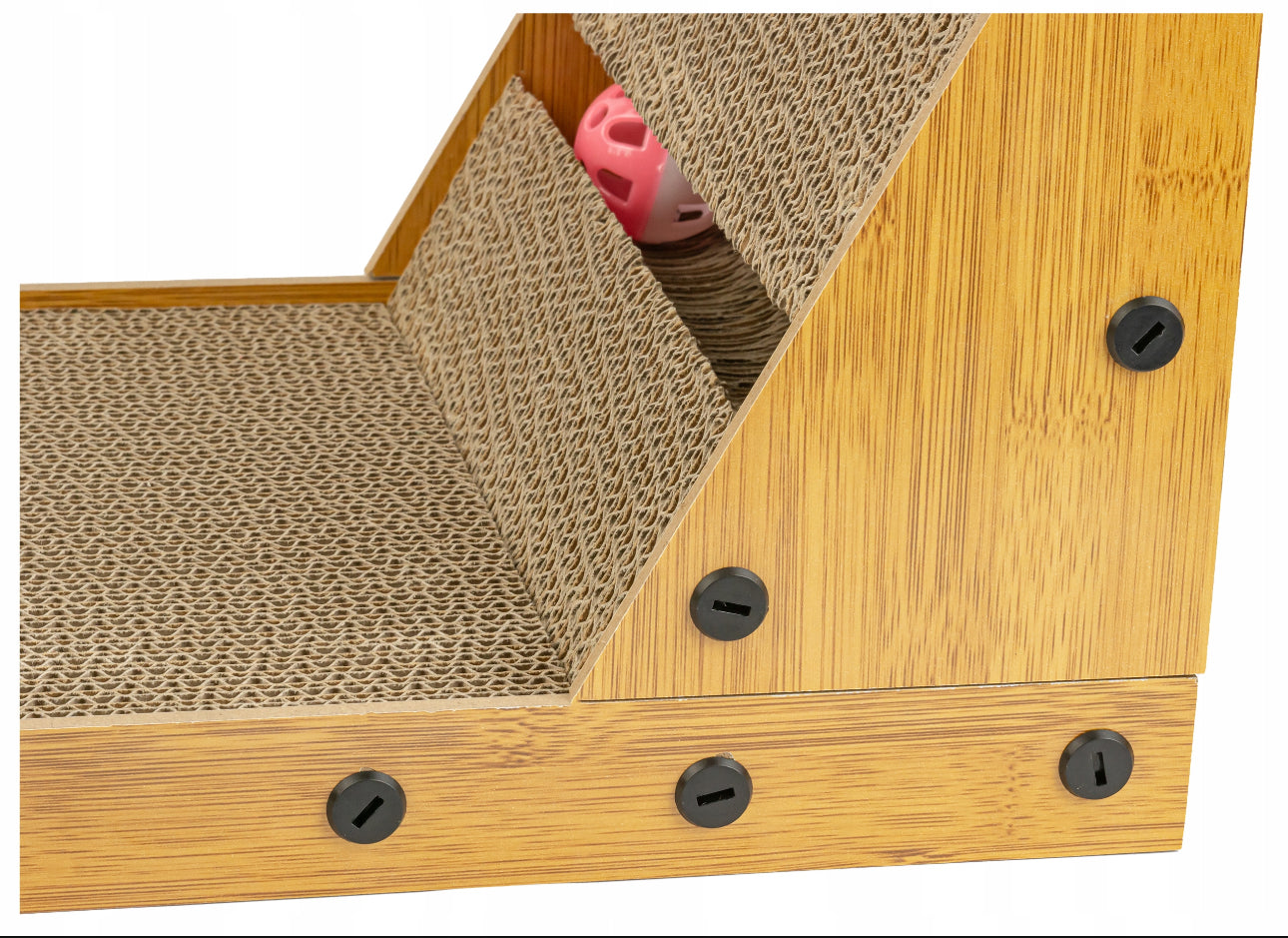 Stort klorestativ for katt – 60x40x25 cm – slitesterk brun pappflate og ramme i naturfarget treverk med innebygd leke-ball