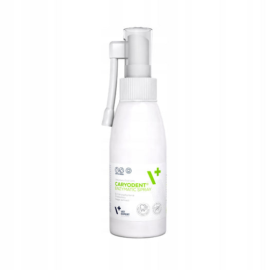 Caryodent enzymatisk munnspray for hund og katt – hvit plastflaske 50 ml med praktisk spraydyse, inneholder naturlige enzymer, prebiotika og salvieekstrakt for god munnhygiene og frisk ånde.